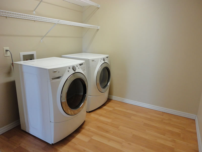 belgrade condo laundry room